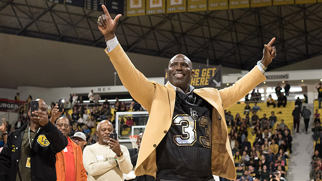 Former football player Terrell Davis is honored at basketball game